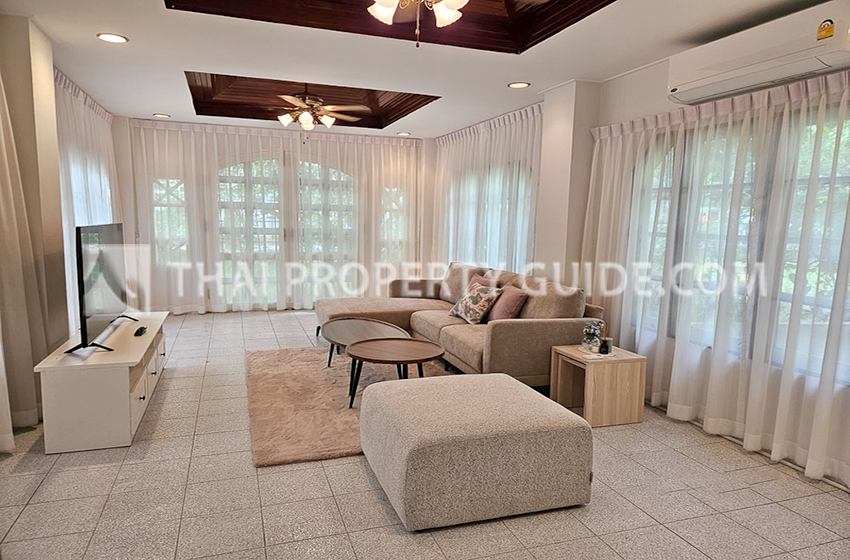 House with Shared Pool in Sukhumvit : Panya Village On-Nut 
