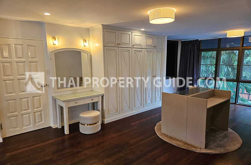House with Shared Pool in Sukhumvit : Panya Village On-Nut 