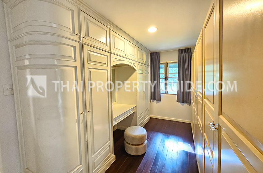 House with Shared Pool in Sukhumvit : Panya Village On-Nut 