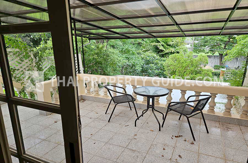 House with Shared Pool in Sukhumvit : Panya Village On-Nut 