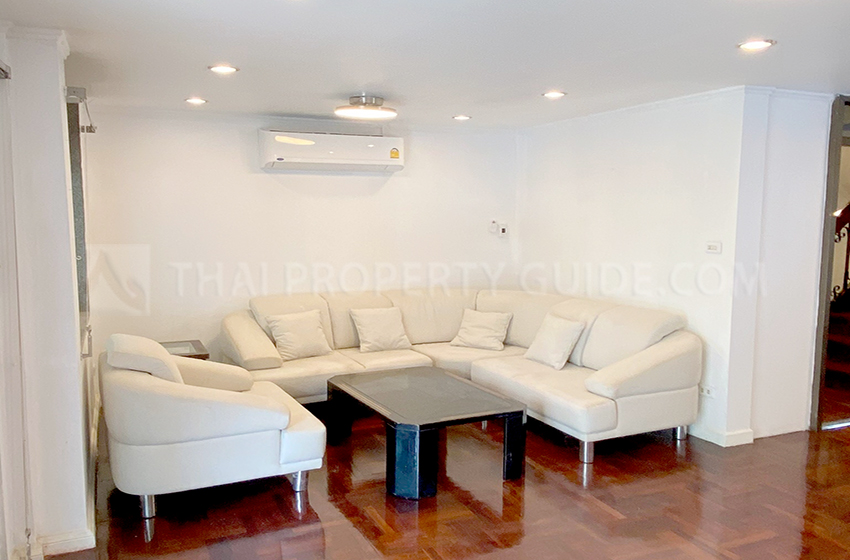 House with Shared Pool in Sukhumvit : Panya Village On-Nut 