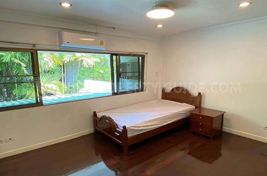 House with Shared Pool in Sukhumvit : Panya Village On-Nut 