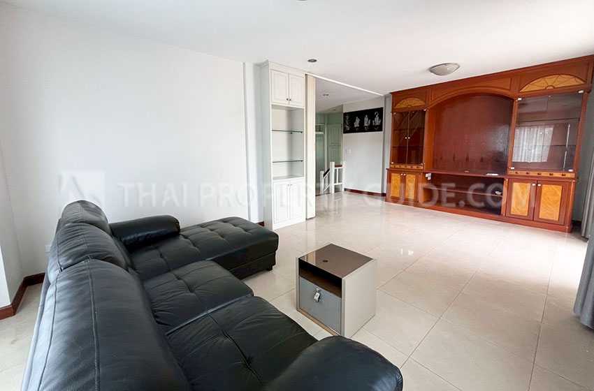 House with Shared Pool in Sukhumvit 