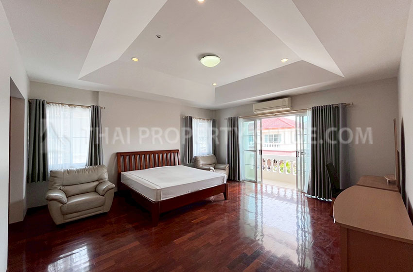 House with Shared Pool in Sukhumvit 