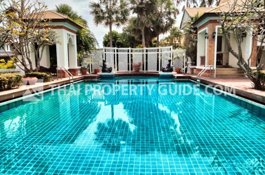 House with Shared Pool in Sukhumvit 