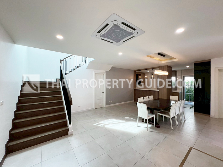 House with Shared Pool in Sukhumvit 