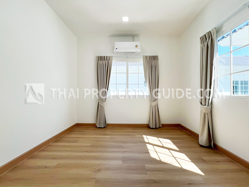 House with Shared Pool in Sukhumvit 
