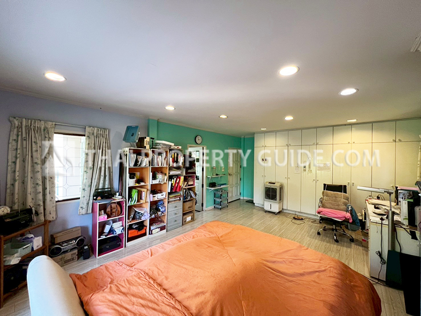 House with Shared Pool in Sukhumvit 