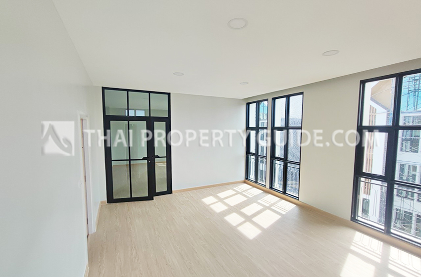 Office For Rent in Ramkhamhaeng 