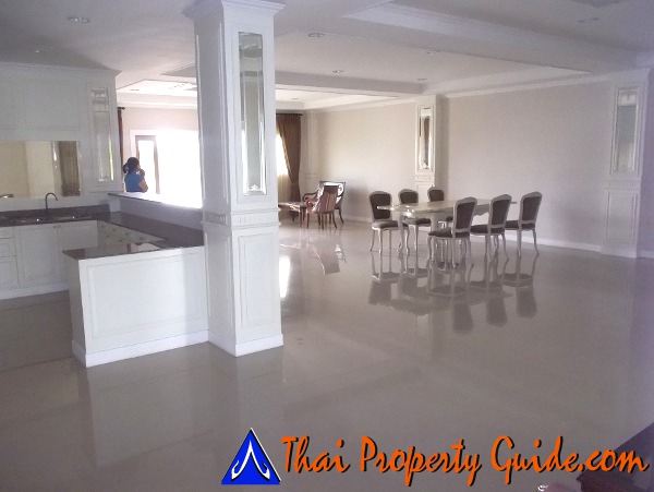 Penthouse in Bangnatrad 
