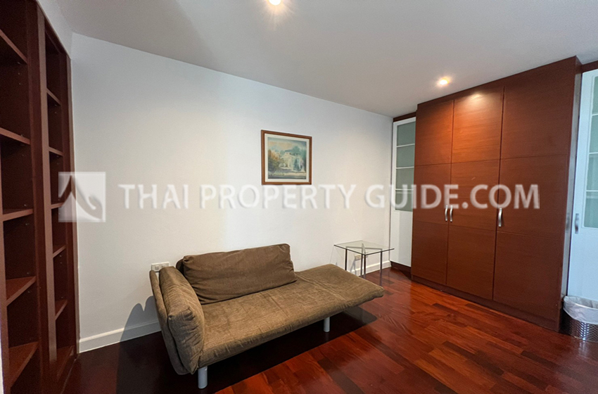 Service Apartment in Bangnatrad 