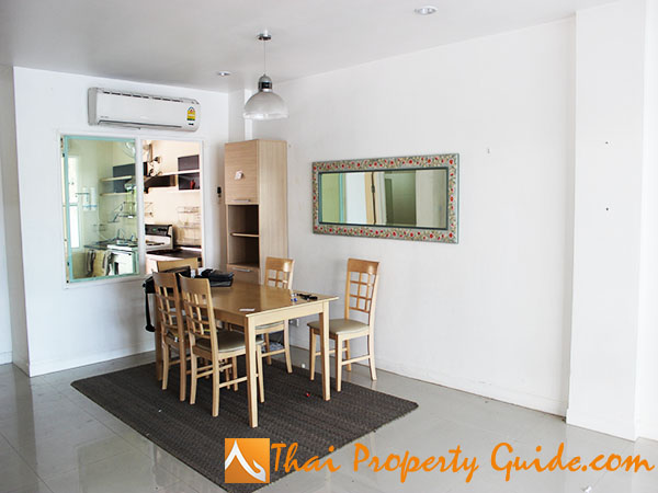 Townhouse for rent in Bangnatrad