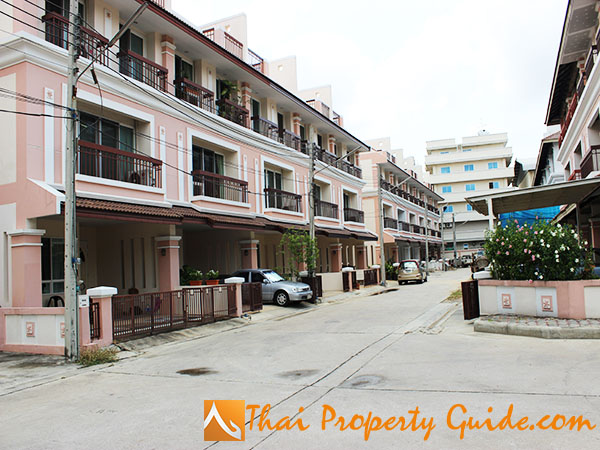 Townhouse in Bangnatrad 