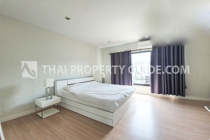 Townhouse in Bangnatrad 