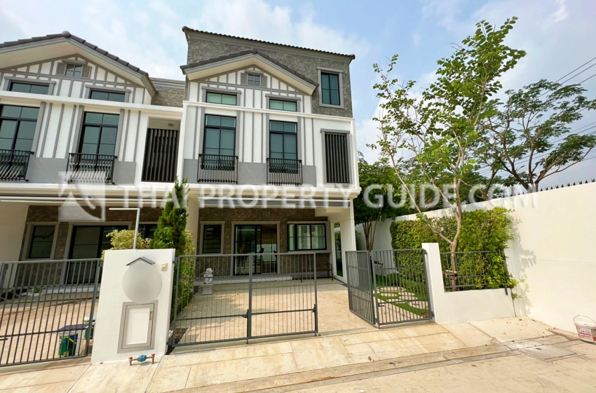 Townhouse in Bangnatrad 