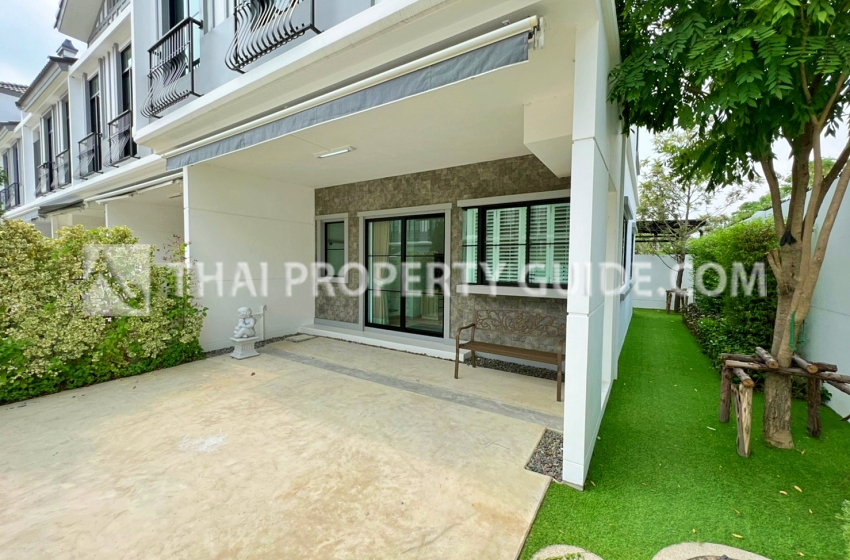 Townhouse in Bangnatrad 