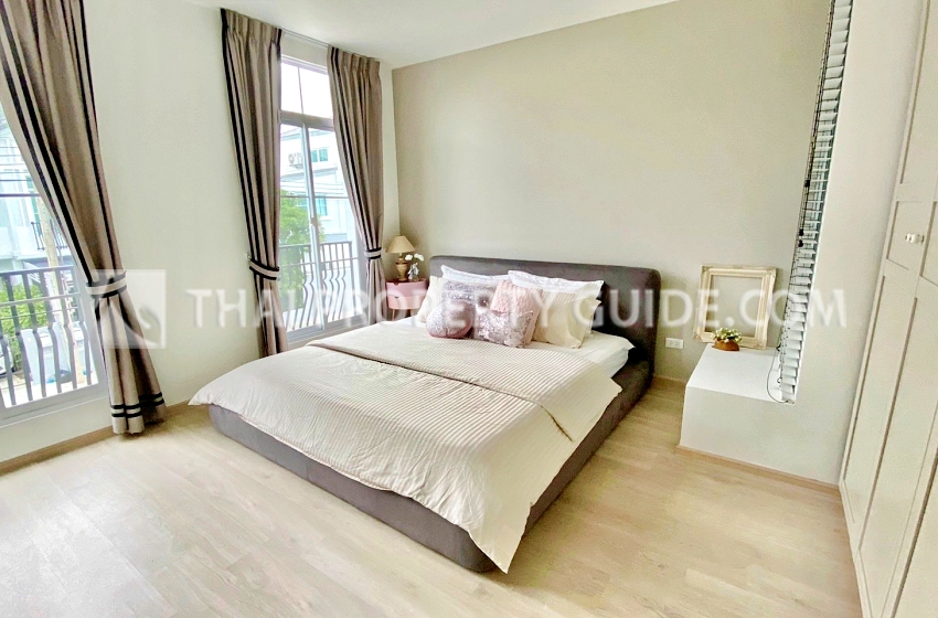 Townhouse in Bangnatrad 