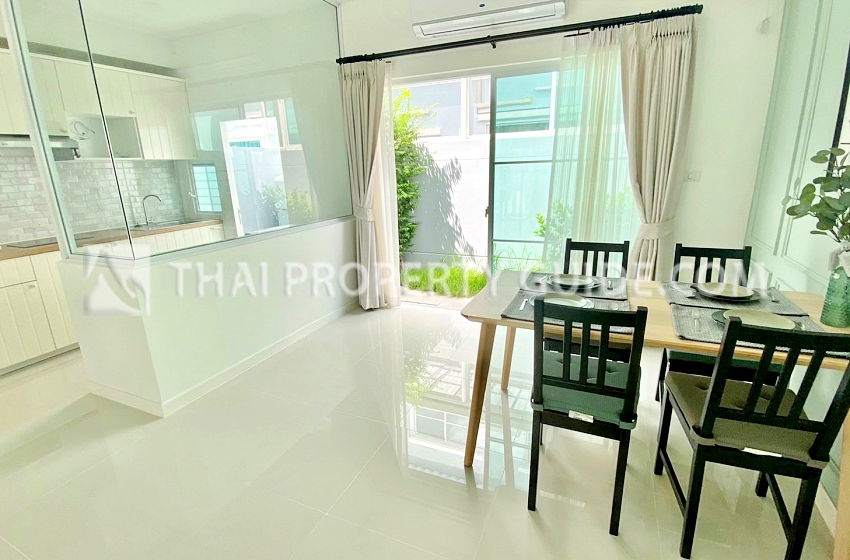 Townhouse in Bangnatrad 