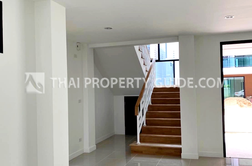 Townhouse in Bangnatrad 