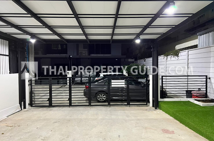 Townhouse in Lat Phrao 
