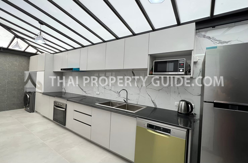 Townhouse in Lat Phrao 