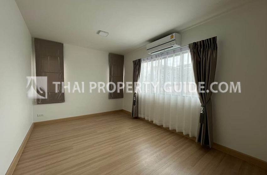 Townhouse in Lat Phrao 