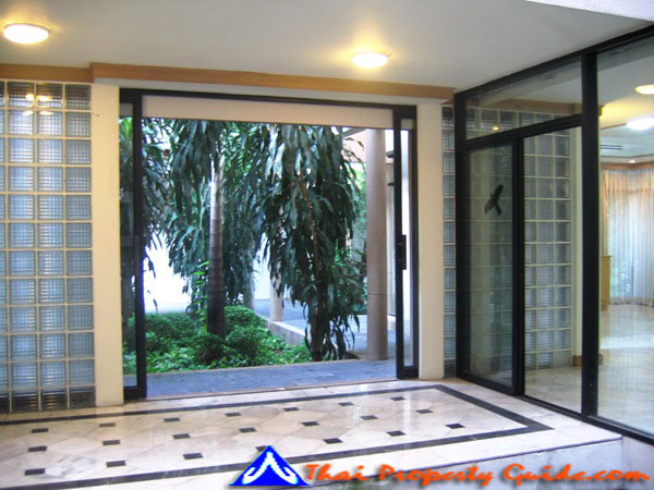 Townhouse in Phaholyothin 