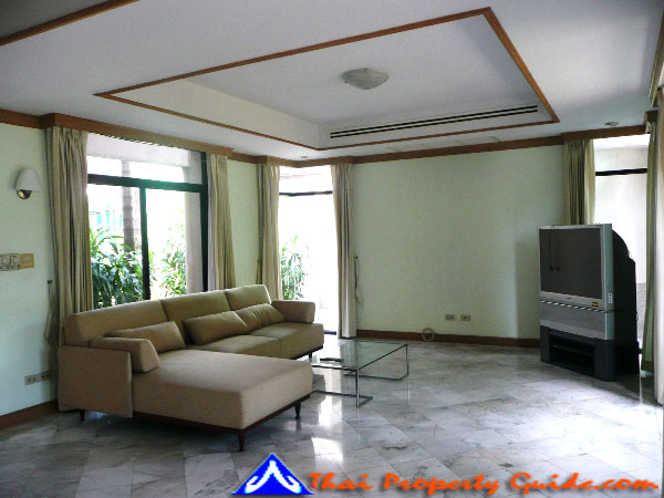 Townhouse in Phaholyothin 