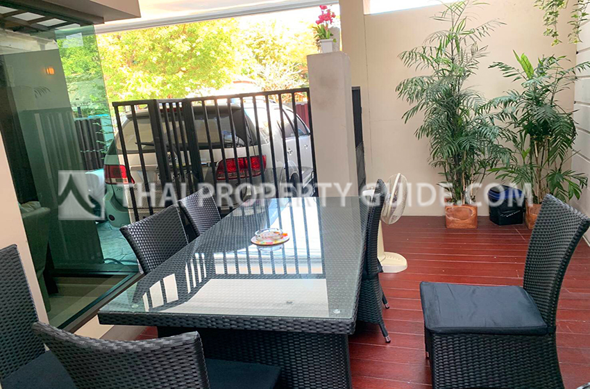 Townhouse in Phaholyothin 