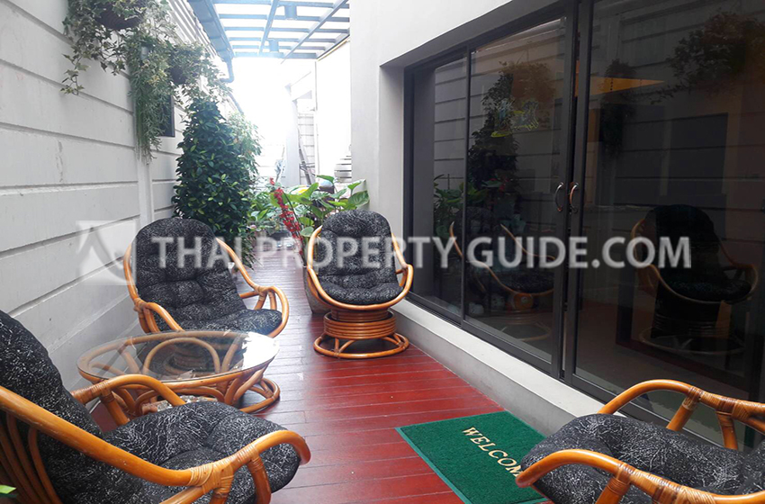 Townhouse in Phaholyothin 