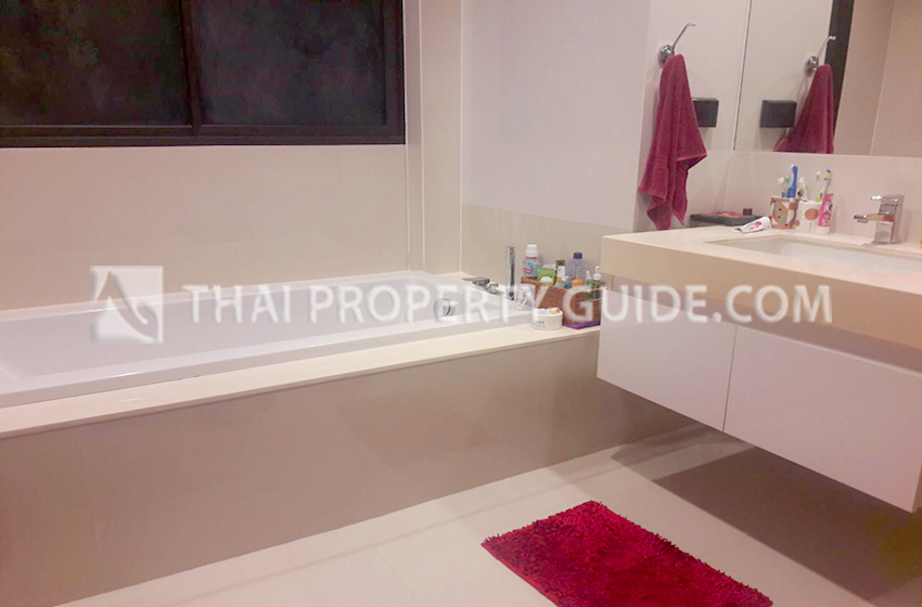 Townhouse in Phaholyothin 