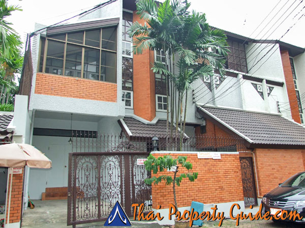 Townhouse in Ploenchit 