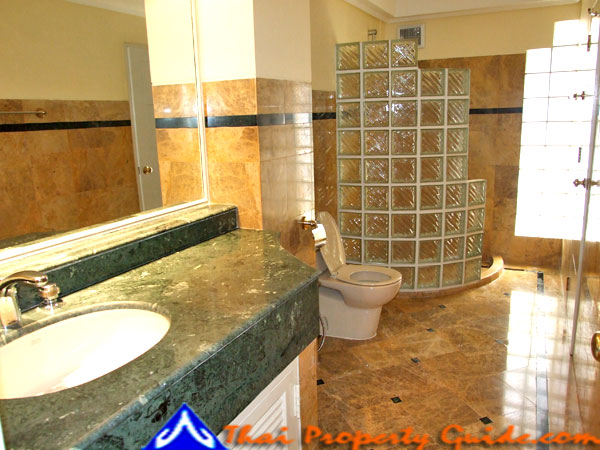 Townhouse in Ploenchit 