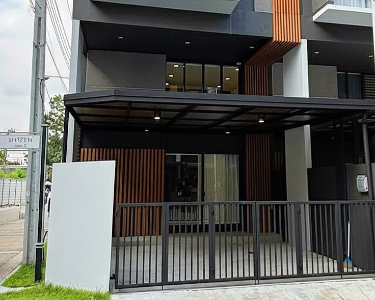 Townhouse in Pattanakarn 