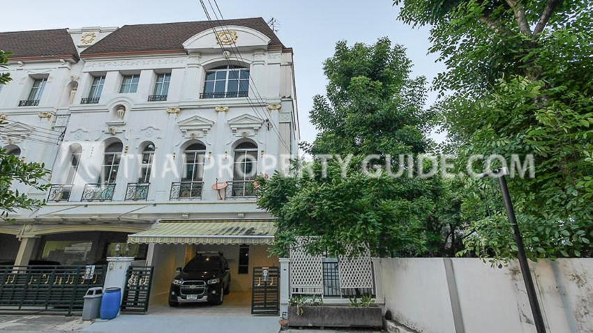 Townhouse in Rama 3 