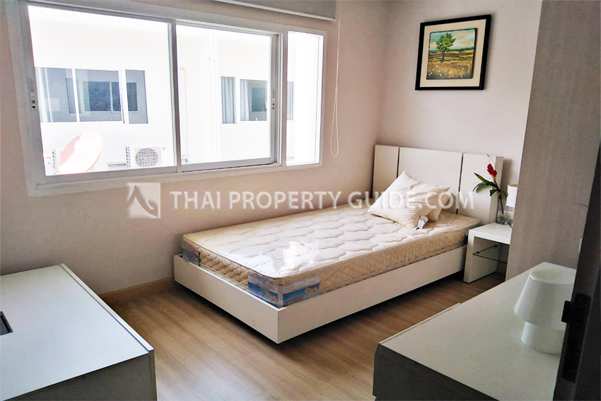 Townhouse in Srinakarin 