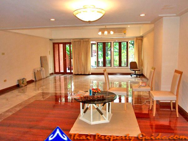 Townhouse in Sukhumvit 