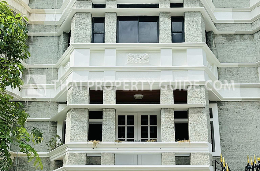 Townhouse in Sukhumvit