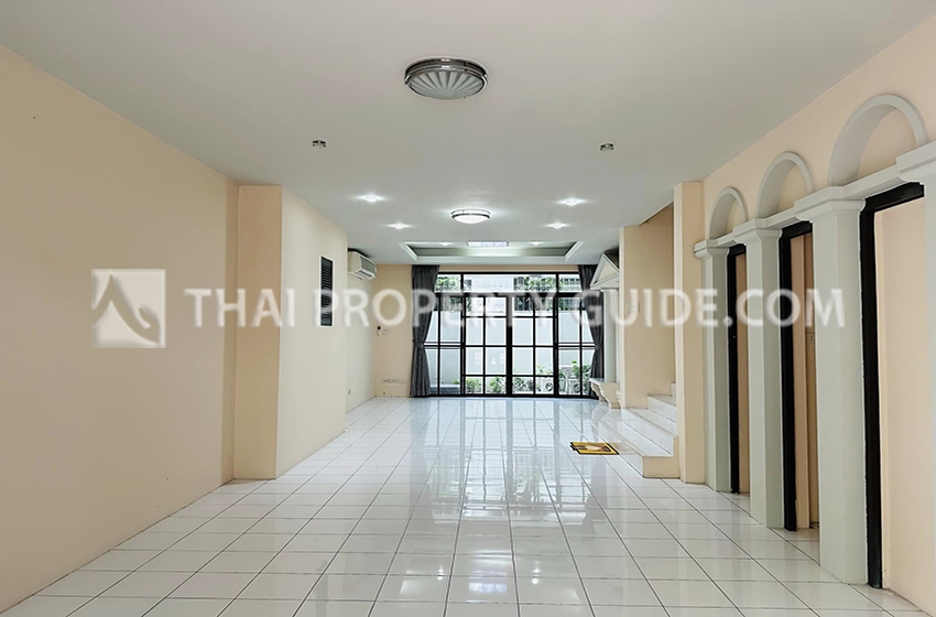 Townhouse in Sukhumvit 
