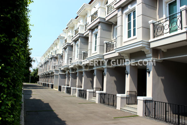 Townhouse in Sukhumvit 