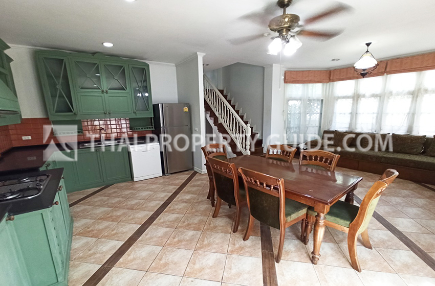 Townhouse in Sukhumvit 