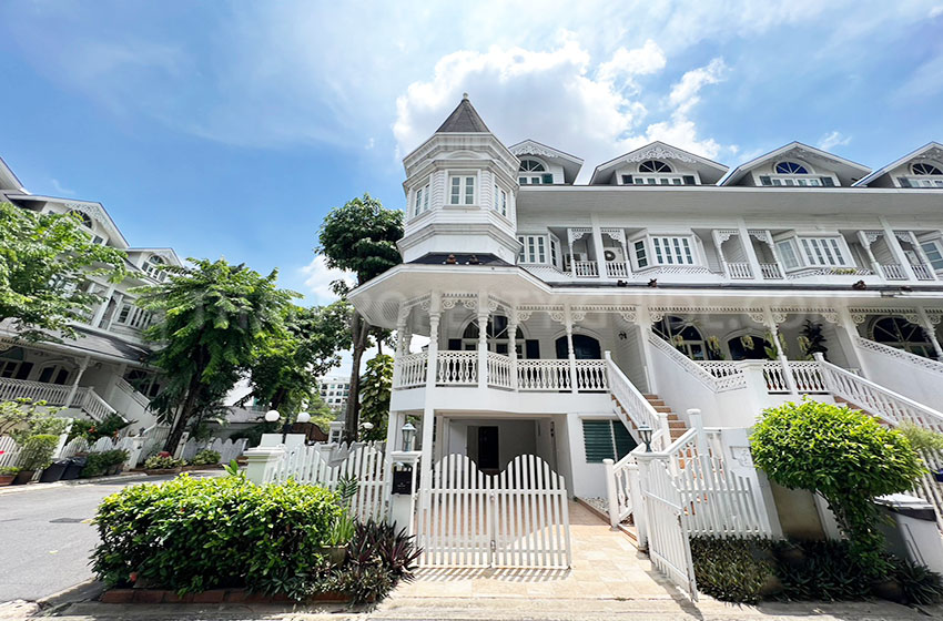 Townhouse in Sukhumvit