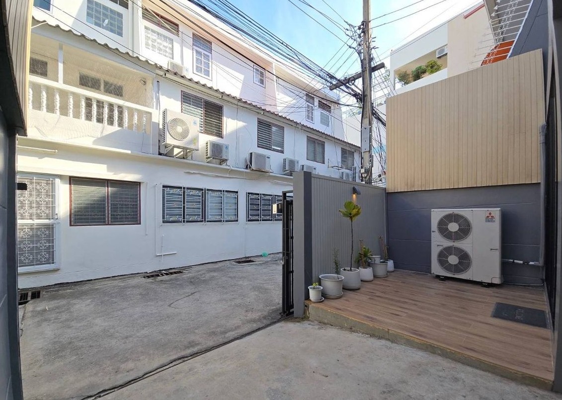 Townhouse in Sukhumvit 