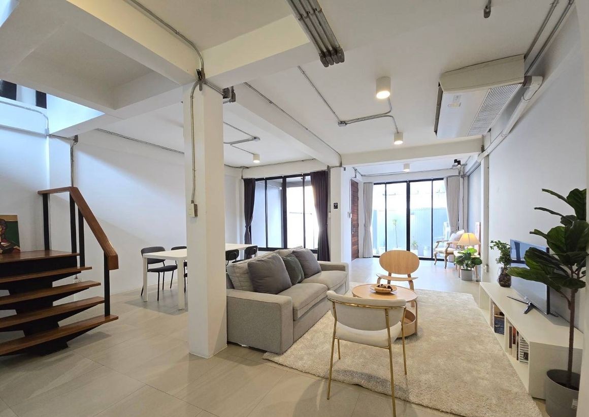 Townhouse in Sukhumvit 