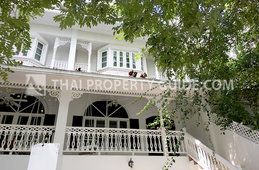 Townhouse in Sukhumvit 