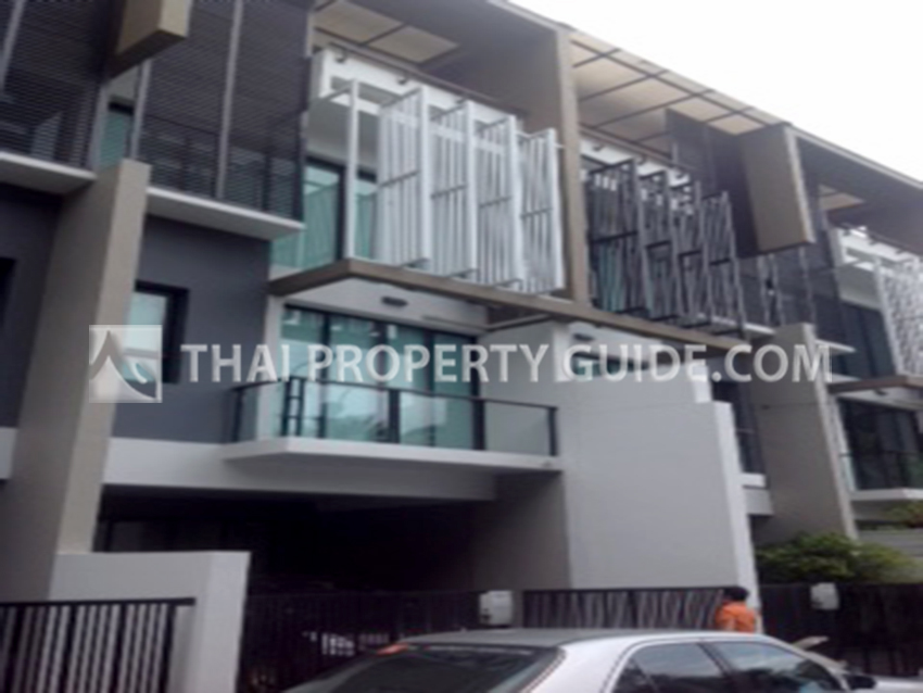 Townhouse in Sukhumvit