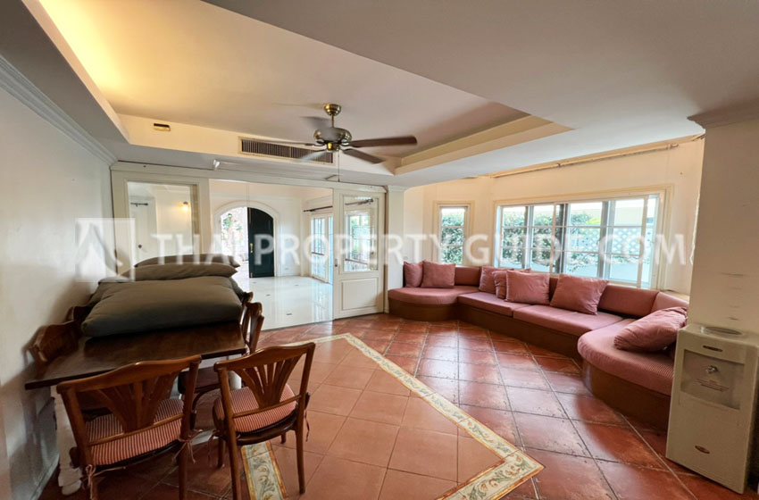 Townhouse in Sukhumvit 