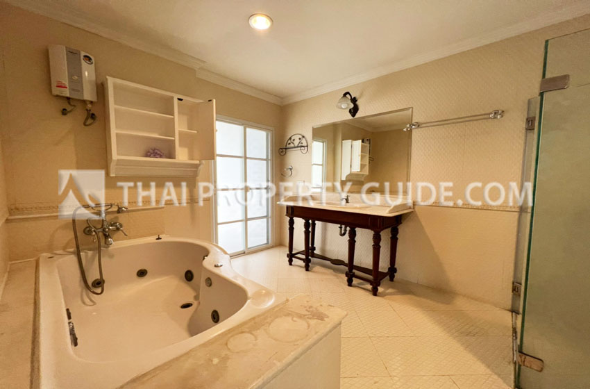 Townhouse in Sukhumvit 