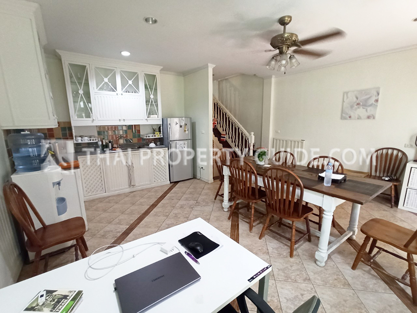 Townhouse in Sukhumvit 