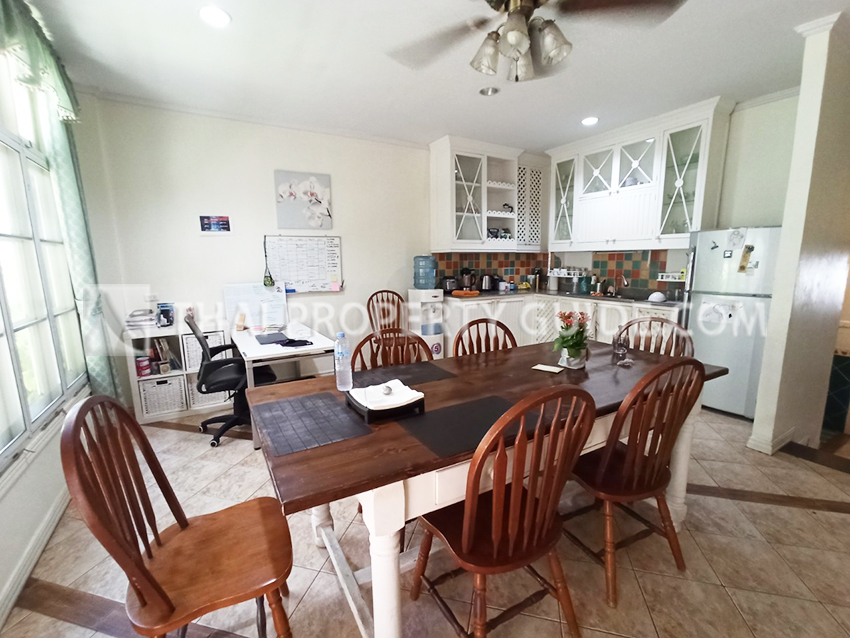 Townhouse in Sukhumvit 